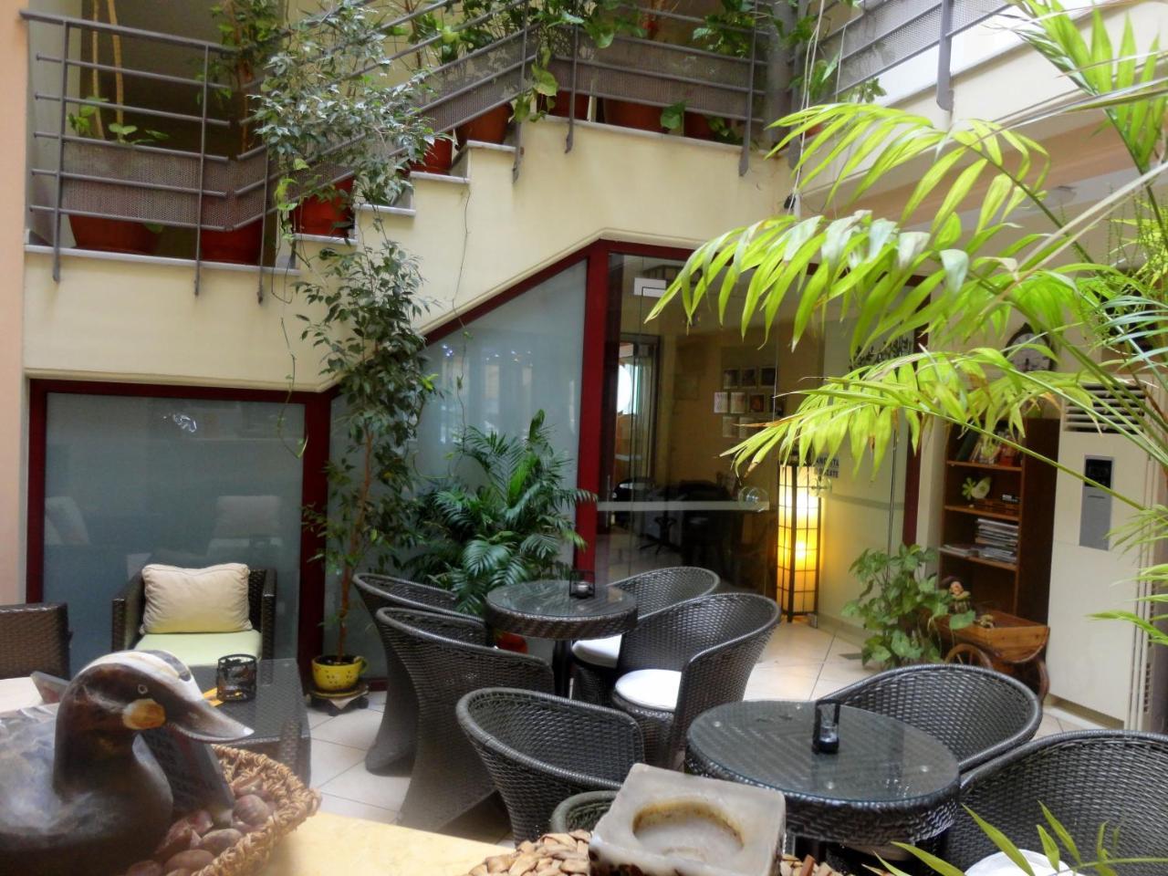 Lirio Guest House Makrakomi Exterior photo